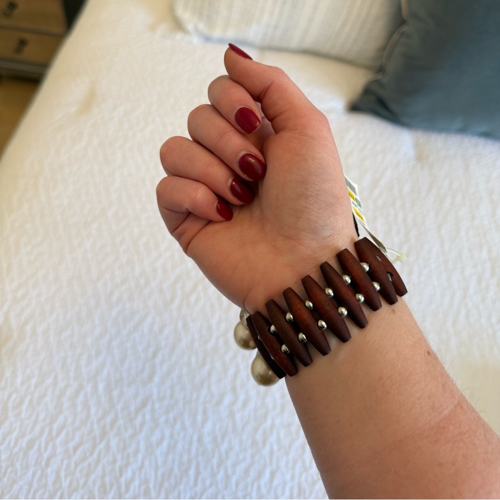 Statement Pearl & Wood Beaded Stretch Bracelet – New with Tags - Picture 2 of 9